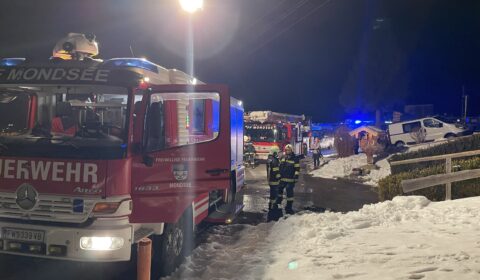 Feuerwehr Fahrzeuge. Tanklöschfahrzeug und Hubrettungsbühne