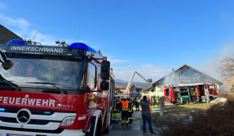 mehrere Feuerwehren bei den Löscharbeiten